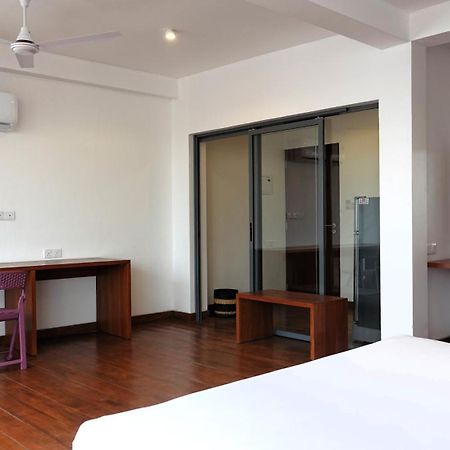Hotel J 尼甘布 外观 照片