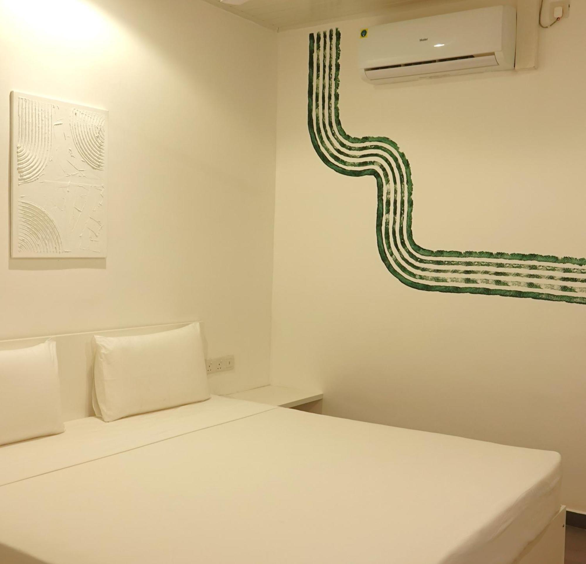 Hotel J 尼甘布 外观 照片
