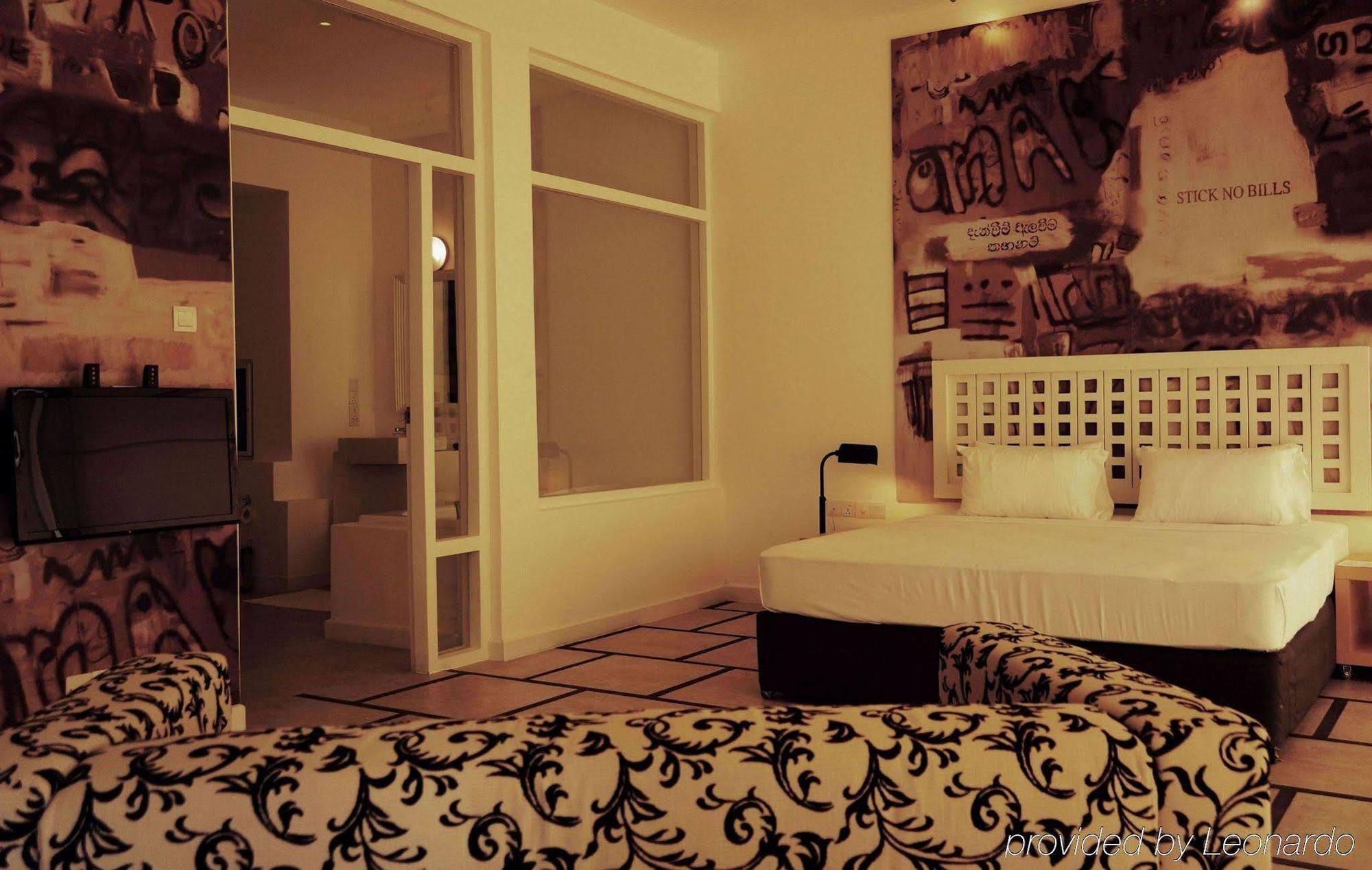 Hotel J 尼甘布 外观 照片